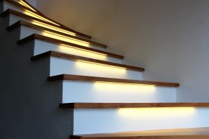 Nogi drewniane balustrady i poręcze drewniane Tralki drewniane